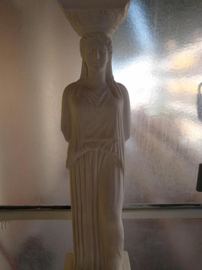 Acropolis Within 10 Minutes Walk! Classical Apartment And A Hostess At Your Side! Athen Exterior foto